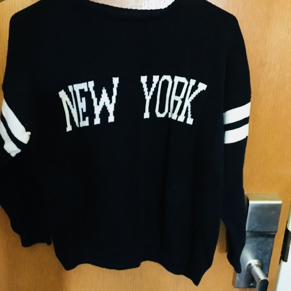 Brandy Melville Sweaters - Brandy Melville New York sweater OS